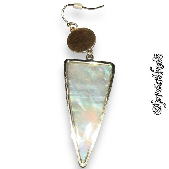 Beautiful Gold Tone Mother of Pearl Dangle Earrings - Picture 6 of 8